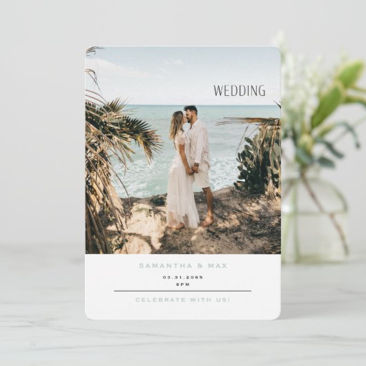 Einfache Paare Foto Hochzeit am Strand Einladung (Stehend Vorderseite)