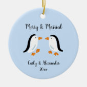 Einfache Penguin Couple Verheiratete Verlobte Weih Keramik Ornament (Vorne)