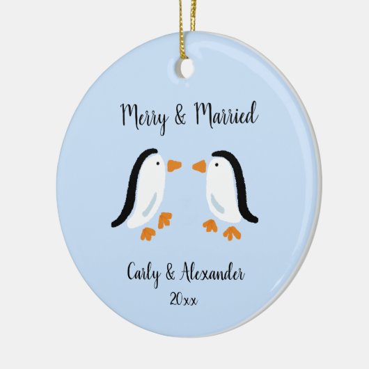 Einfache Penguin Couple Verheiratete Verlobte Weih Keramik Ornament (Links)