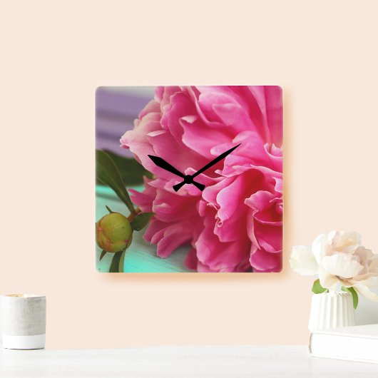 Einfache Pink Peony Blume Quadratische Wanduhr