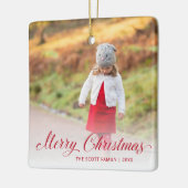 Einfache Red Elegant Script Foto Frohe Weihnachten Keramikornament (Links)