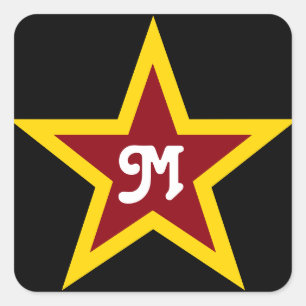 Einfache Red & Yellow Star Monogram auf Schwarz Quadratischer Aufkleber
