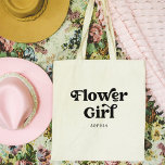 Einfache Retro-Boho-Typografie | Blumenmädchen Tragetasche<br><div class="desc">Diese trendige,  schlichte Tasche enthält die Worte "Flower Girl" in Retro-schwarzer Typografie,  zusammen mit einem Platz für ihren Namen,  und ist das ideale Geschenk für Mitglieder Ihres Brautparty.</div>