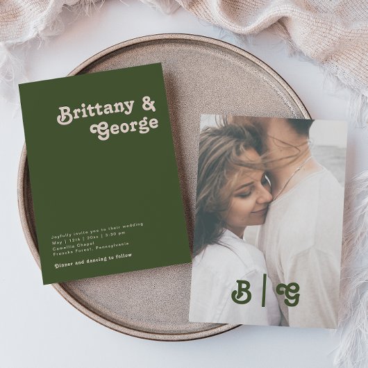 Einfache Retro | Olive Green Lässig Foto Monogram Einladung