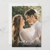 Einfache romantische Hochzeit mit liebevollem Herz Einladung (Rückseite)