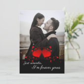 Einfache romantische rote Herzen Einladung (Stehend Vorderseite)