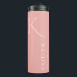 Einfache Rose Monogramm Personalisierte Trauzeugin Thermosbecher<br><div class="desc">Diese einfache,  benutzerdefinierte Trauzeugin Rose Tumbler zeigt den Namen der Brautjungfrau und Monogramm. Sie können den Hintergrund und die Farben der Schriftart ganz einfach ändern,  um sie an Ihre Veranstaltung anzupassen. Auch gut für eine Brautjungfrau,  Mutter des Bräutigams und mehr.</div>