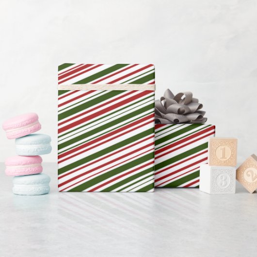 Einfache rote und grüne Streifen Weihnachten  Geschenkpapier (Babyparty)