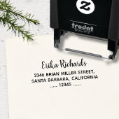 Einfache Rücksendeadresse mit handgeschriebenem Na Permastempel