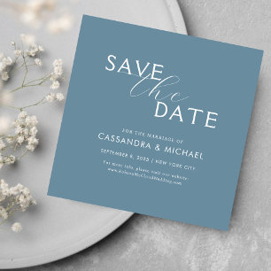 Einfache saubere, blaue und weiße Skripthochzeit Save The Date