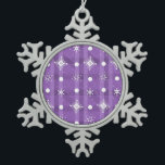 Einfache Schneeflocken Lila Kariertes Muster Zinn-Ornament<br><div class="desc">Weihnachtsschneeflocken und Karierter Hintergrund</div>
