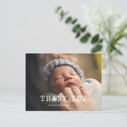 Einfache Schreibmaschine Skript Baby Dusche danke Postkarte (Stehend Vorderseite)