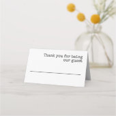Einfache Schreibmaschinenhochzeit Minimalistische Platzkarte (Vorderseite)