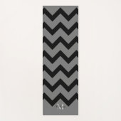 Einfache Schwarz/Grau-Zickzack Monogramm Yogamatte (Vorderseite)