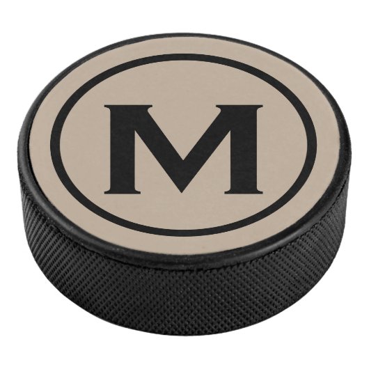 Einfache Schwarz-Monogramm-Initial Eishockey Puck (3/4)