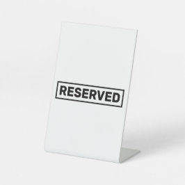 Einfache schwarz reservierte Textform  Sockelschild