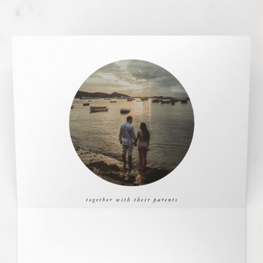 Einfache Schwarz und Weiß in einer Hochzeit Dreifach Gefaltete Ankündigung (Innen Erste Seite)