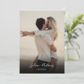 Einfache Schwarz-Weiß-Foto-Hochzeit Einladung (Stehend Vorderseite)