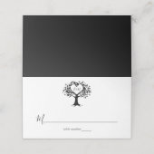 Einfache Schwarz-Weiß-Monogram-Herz-Hochzeit Platzkarte (Außenseite Aufgefaltet)