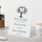 Einfache Schwarz-Weiß-Monogram-Herz-Hochzeit Sockelschild (In SItu)