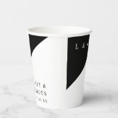 Einfache Schwarz-Weiß-Monogramm-Hochzeit Pappbecher (Rechts)