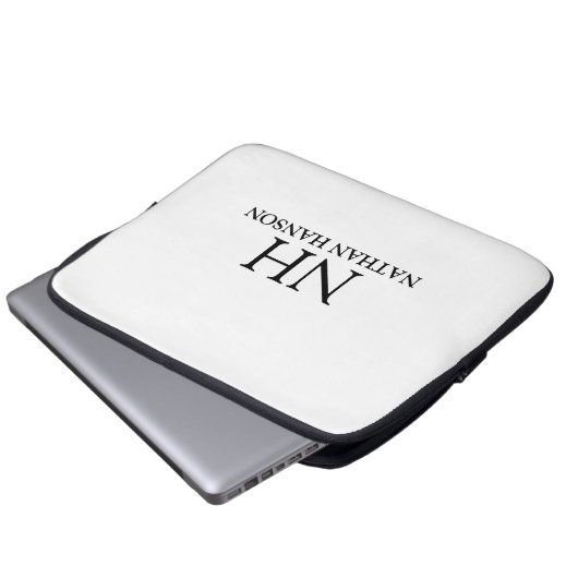 Einfache Schwarz-Weiß-Monogramm modern Laptopschutzhülle (Vorne Knopf)