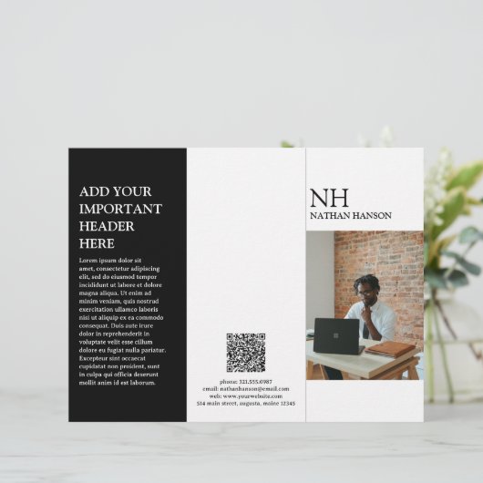 Einfache Schwarz-Weiß-Monogramm Moderne Broschüre (Stehend Vorderseite)