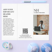 Einfache Schwarz-Weiß-Monogramm Moderne Broschüre (Einzeln)