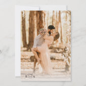 Einfache Schwarz-Weiß-Overlay-Foto-Hochzeit Einladung (Rückseite)