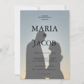 Einfache Schwarz-Weiß-Overlay-Foto-Hochzeit Einladung (Vorderseite)