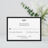 Einfache Schwarz-Weiß-Personalisierte Hochzeit RSVP Karte (Stehend Vorderseite)