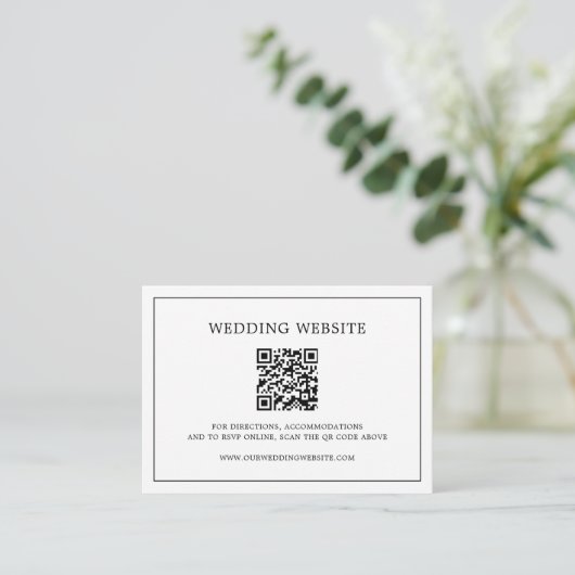 Einfache Schwarz-Weiß-QR-Code Elegante Hochzeit Begleitkarte (Stehend Vorderseite)