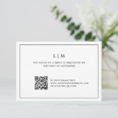 Einfache Schwarz-Weiß QR Code Elegante Hochzeit RSVP Karte (Stehend Vorderseite)