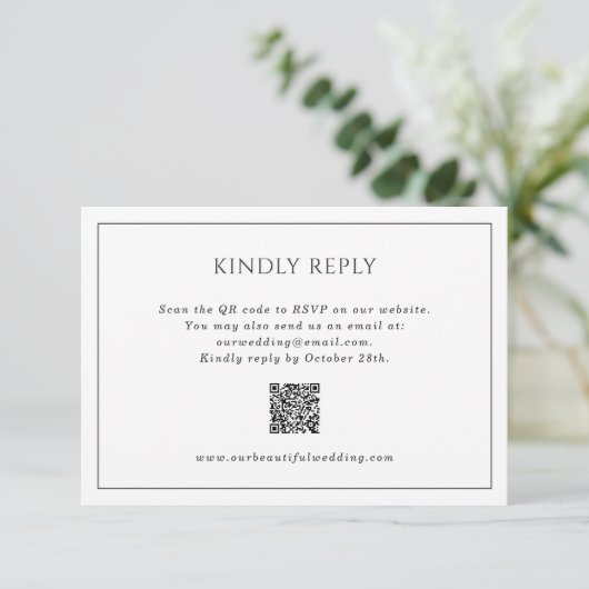 Einfache Schwarz-Weiß QR Code Elegante Hochzeit RSVP Karte (Stehend Vorderseite)