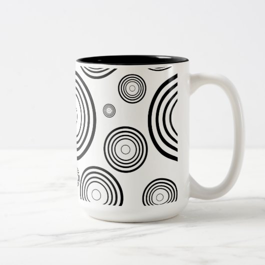 Einfache Schwarz-Weiß-Ringe Zweifarbige Tasse (Rechts)