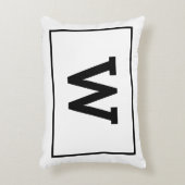 Einfache Schwarz-weiße Initialmonogramm Dekokissen (Vorderseite(Vertikal))