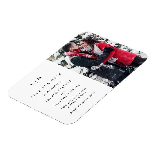 Einfache Schwarz-weiße Monogramm-Foto Save the Dat Magnet (Linke Seite)