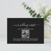 Einfache Schwarz-weiße QR-Hochzeit Begleitkarte (Stehend Vorderseite)