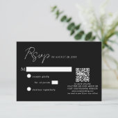Einfache Schwarz-weiße Script QR Code Hochzeit RSVP Karte (Stehend Vorderseite)