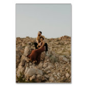 Einfache Schwarz-weiße Skriptnamen Fotos Hochzeit Tischnummer (Rückseite)