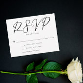 Einfache Schwarz-weiße Typografie RSVP Karte