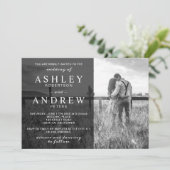 Einfache Schwarz-weiße und moderne Hochzeit im Fot Einladung (Stehend Vorderseite)