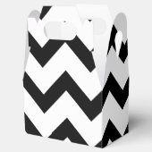 Einfache Schwarz-weiße Zickzack Musterlinien im Re Geschenkschachtel (Geöffnet)