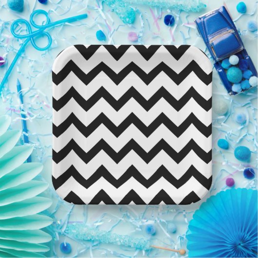 Einfache Schwarz-weiße Zickzack Musterlinien im Re Pappteller (Party)