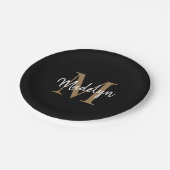 Einfache Schwarze Gold Monogram Feminine Script Na Pappteller (Schrägansicht)