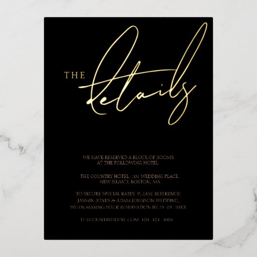 Einfache schwarze Goldtypografie Hochzeitsdetails Folie Einladungspostkarte (Vorderseite)