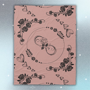 Einfache schwarze Herzen, Blüte, Unendlichkeit auf Fleecedecke