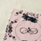 Einfache schwarze Herzen, Blüte, Unendlichkeit auf Strandtuch (Beispiel)