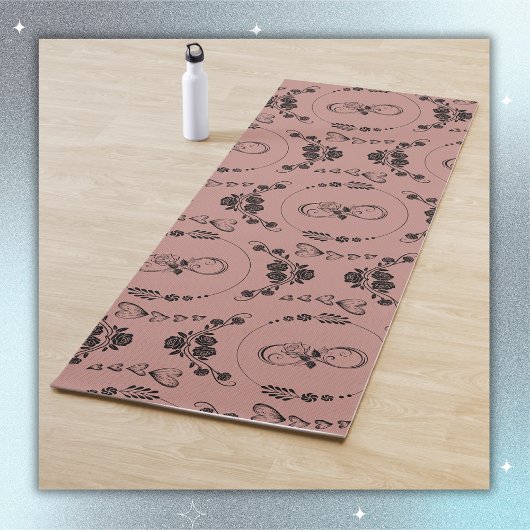 Einfache schwarze Herzen, Blüte, Unendlichkeit auf Yogamatte