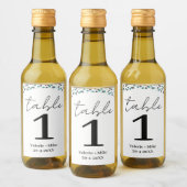 Einfache Schwarze Tischnummern mit Wi Hochzeit Weinetikett (Flaschen)